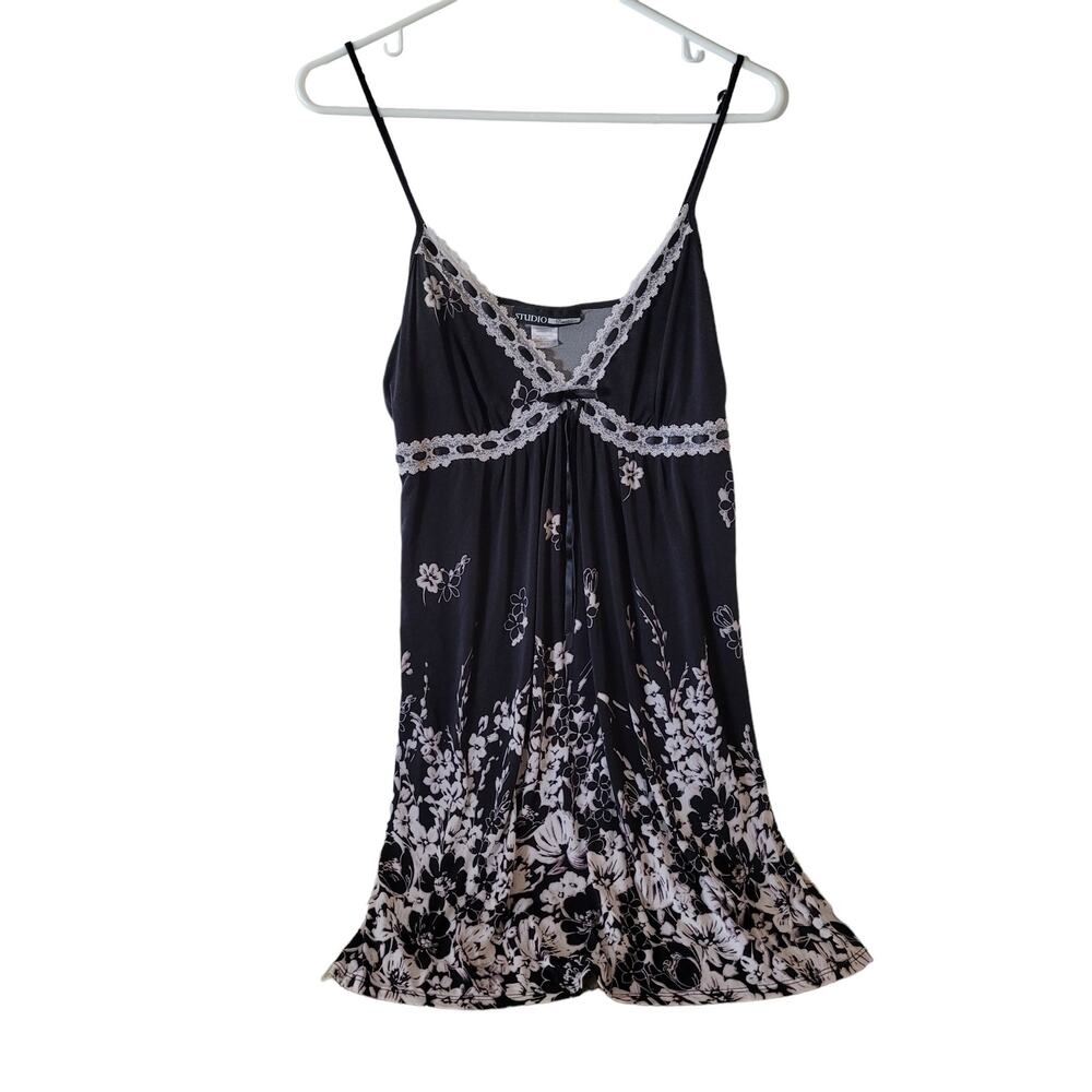 Womens Size M Negligee Gown with Flowers Adjustable Straps